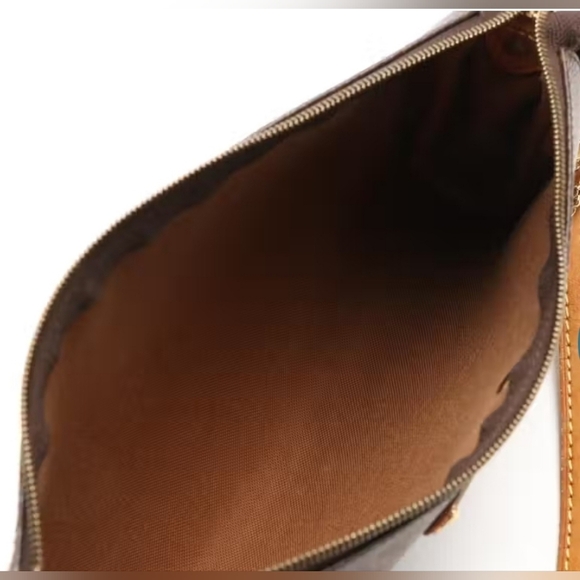 LOUIS VUITTON Monogram Eva Clutch Crossbody - Picture 3 of 15